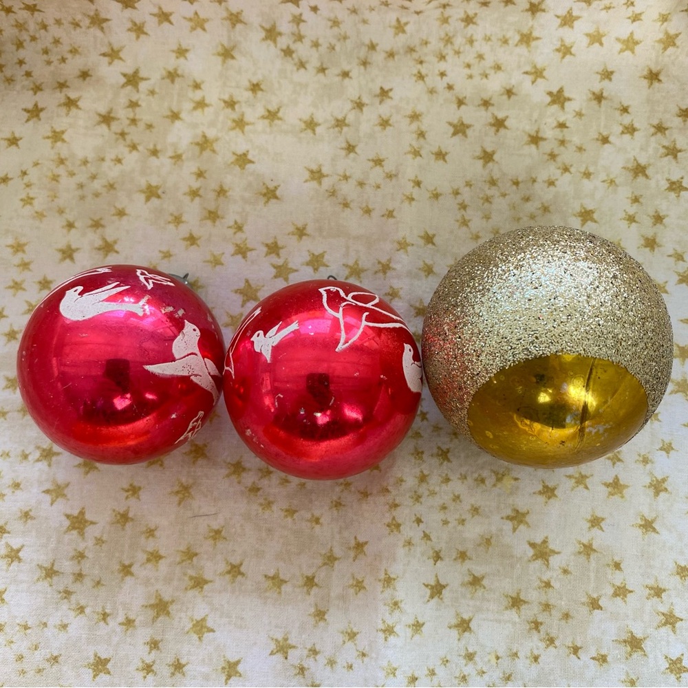3 Shiny Brite Vintage (MCM) Glass  Ornaments, Red & Gold - Picture 2 of 11